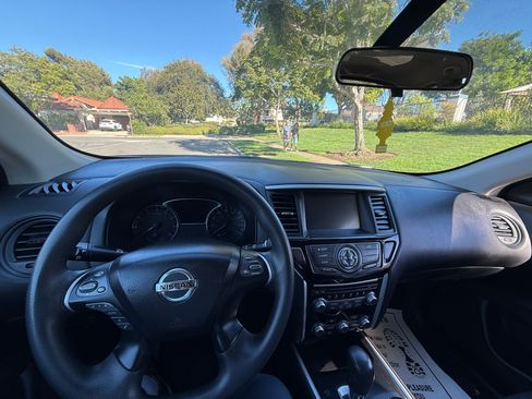 Used 2019 Nissan Pathfinder FWD image 20