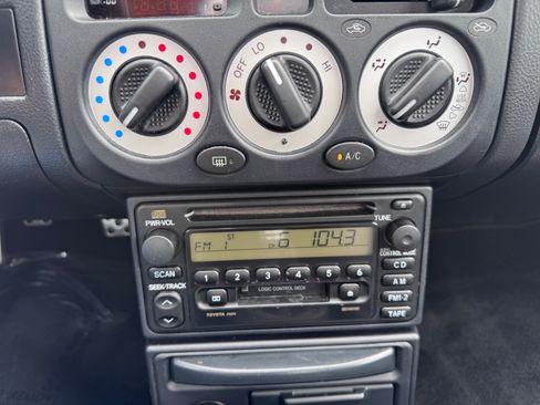 Used 2000 Toyota MR2 Spyder image 12