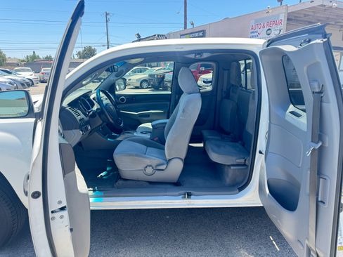 Used 2010 Toyota Tacoma 2WD Access Cab image 17
