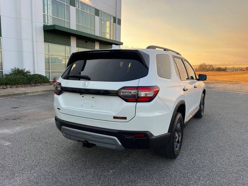 Used 2024 Honda Pilot TrailSport image 7