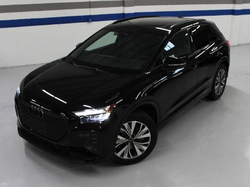 Used 2025 Audi Q4 e-tron Premium RWD image 3