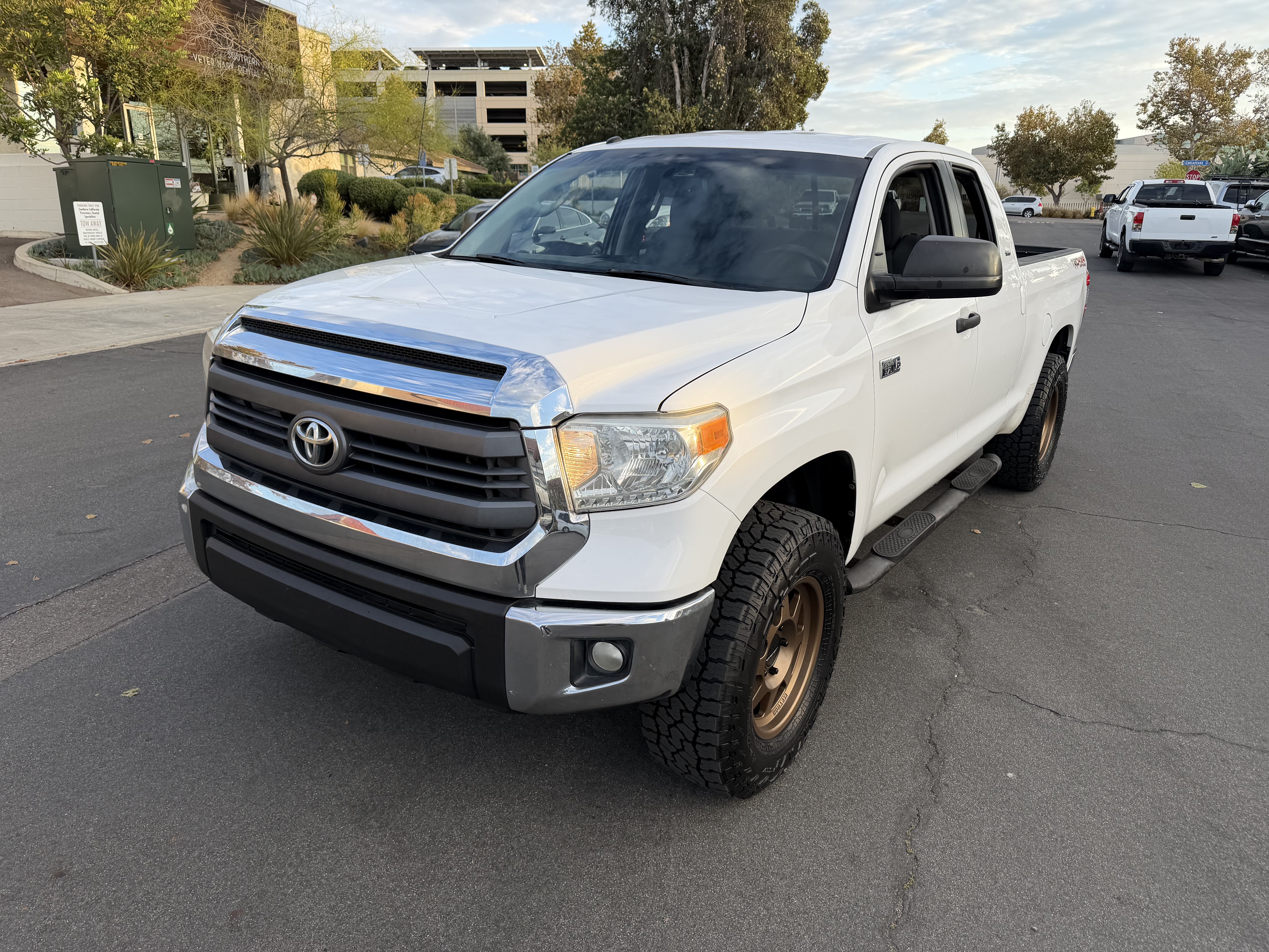 Used 2015 Toyota Tundra 4x4 SR5 w/ TRD Off-Road Pkg image 5