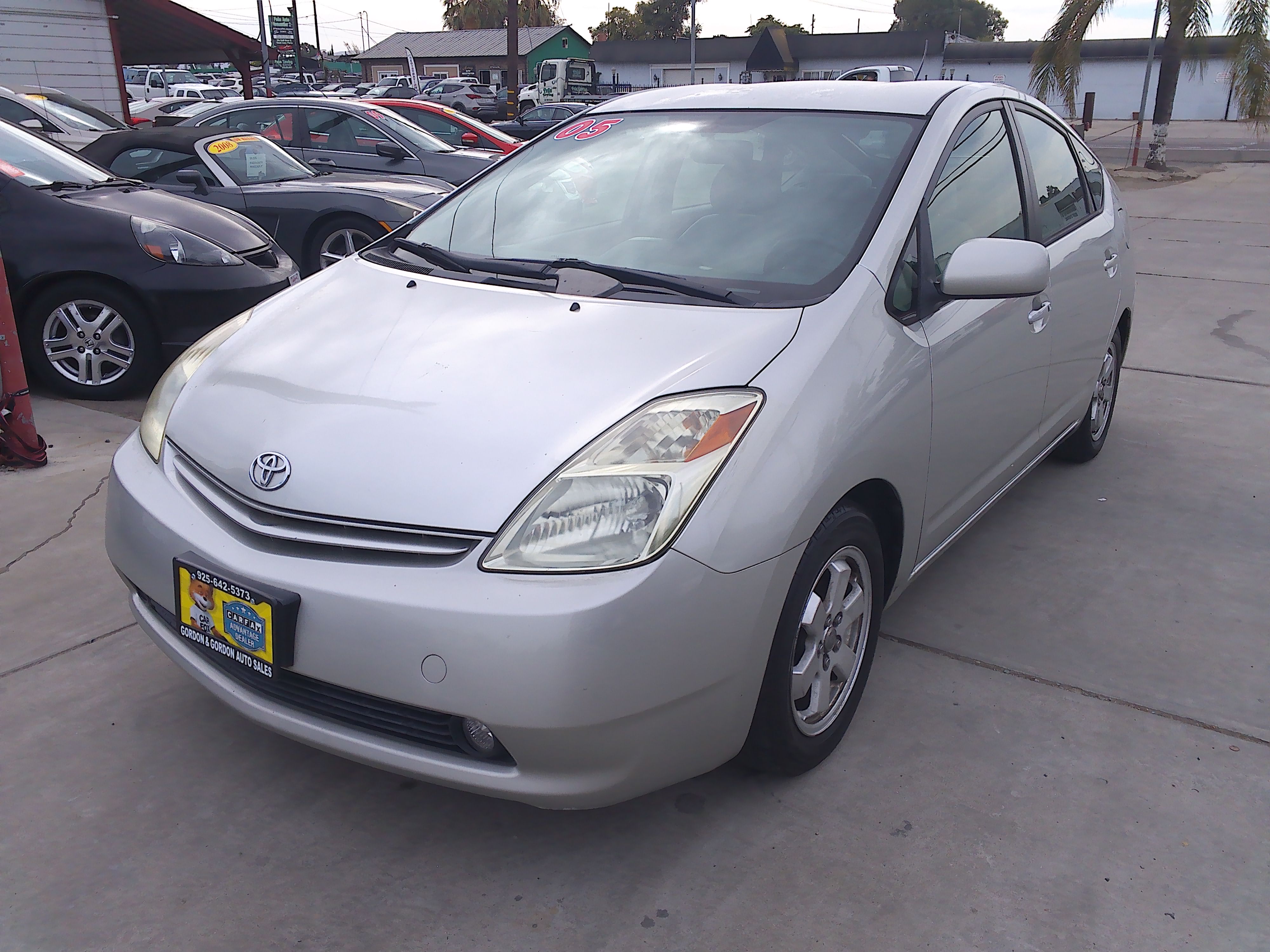 Used 2005 Toyota Prius Two FWD image 2