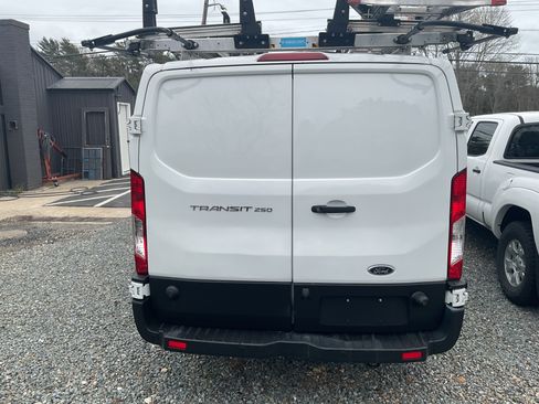 Used 2019 Ford Transit 250 RWD image 5