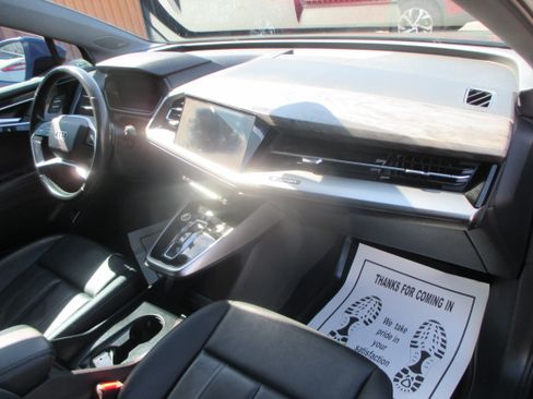 Used 2023 Audi Q4 e-tron Premium Plus RWD image 3