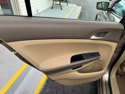 Used 2009 Honda Accord LX-P image 10