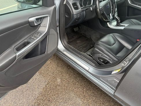 Used 2017 Volvo S60 T5 Inscription Premier AWD image 10