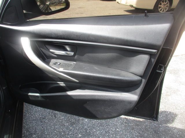Used 2014 BMW 320i RWD image 9
