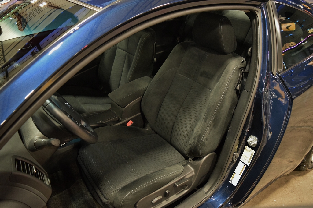 Used 2011 Nissan Altima 2.5 S Coupe FWD image 19