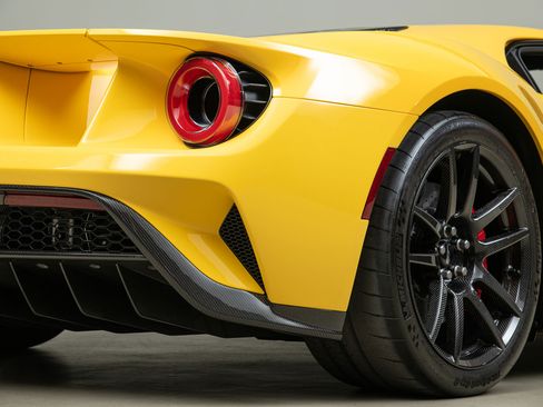 Used 2021 Ford GT Carbon Series RWD image 83