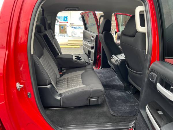 Used 2018 Toyota Tundra SR5 AWD/4WD image 16