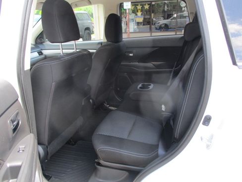 Used 2016 Mitsubishi Outlander 4WD ES image 18