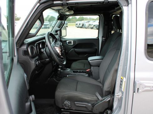 Used 2021 Jeep Wrangler Unlimited Willys image 15