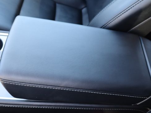 Used 2025 Tesla Model Y Performance image 32