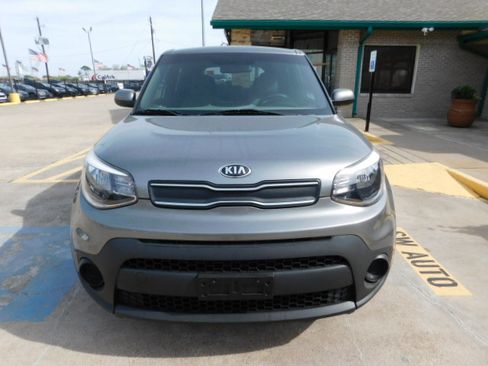 Used 2019 Kia Soul image 2