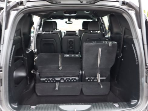 Used 2019 Chrysler Pacifica Touring-L FWD image 17