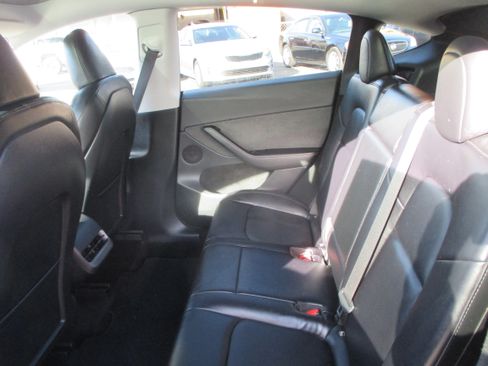 Used 2023 Tesla Model Y Performance image 9