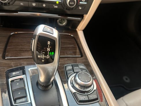 Used 2011 BMW 740Li image 11