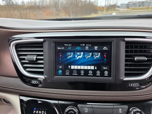 Used 2021 Chrysler Voyager LXi image 27