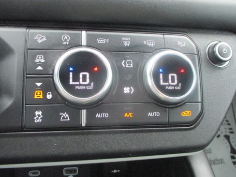 Used 2023 Land Rover Defender 110 SE AWD/4WD image 12