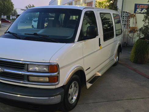 Used 1999 Chevrolet Express 1500 image 18