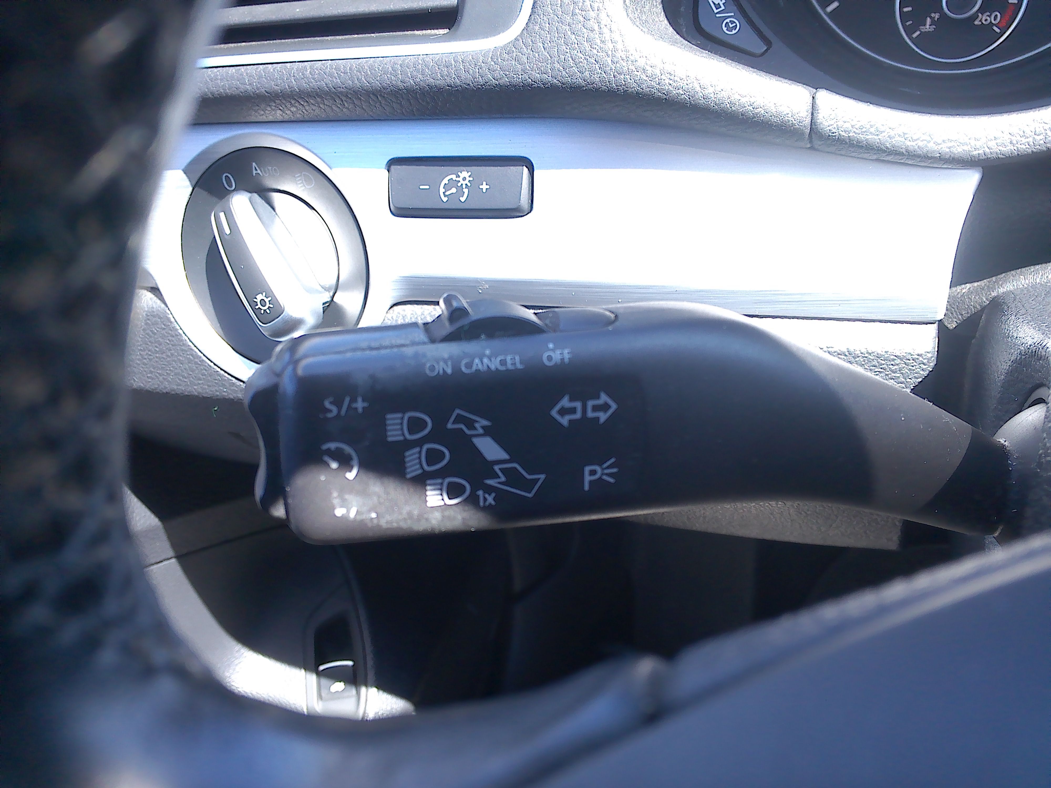 Used 2013 Volkswagen Passat SE FWD image 26