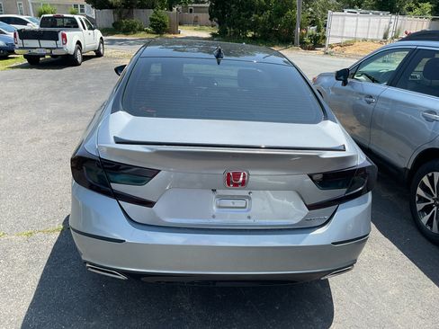 Used 2018 Honda Accord Sport image 7
