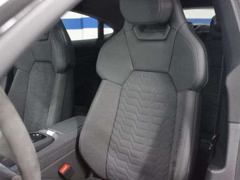 Used 2023 Audi e-tron GT Premium Plus image 40