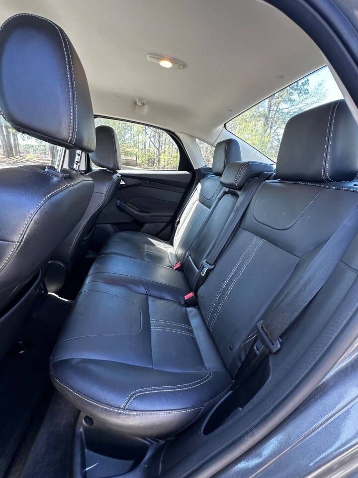 Used 2014 Ford Focus Titanium FWD image 10