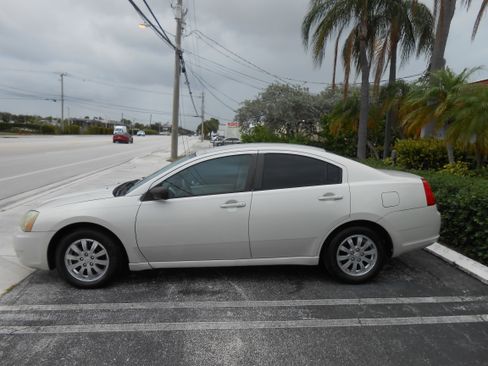 Used 2008 Mitsubishi Galant ES image 2
