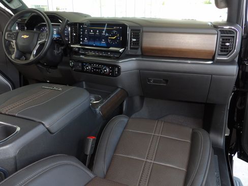 Used 2025 Chevrolet Silverado 2500 4x4 Crew Cab High Country image 7