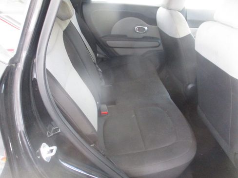 Used 2015 Kia Soul FWD image 16