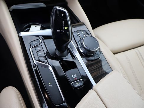 Used 2018 BMW 530i xDrive image 27