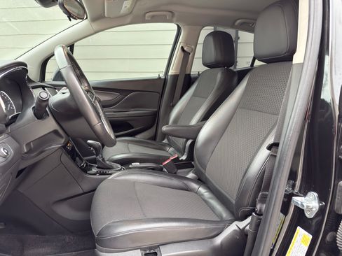 Used 2021 Buick Encore Preferred image 15