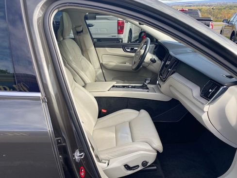 Used 2018 Volvo XC60 T8 Inscription image 15