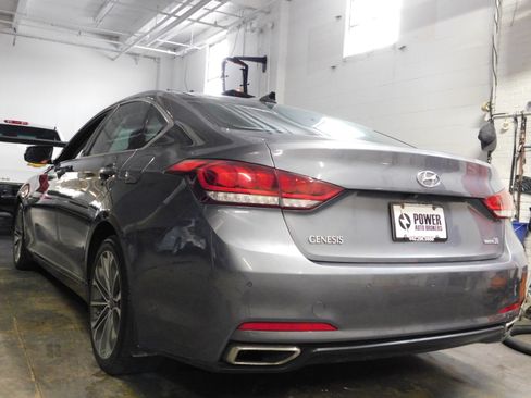 Used 2015 Hyundai Genesis 3.8 image 2