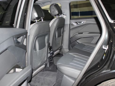 Used 2024 Audi Q4 e-tron Premium Plus image 33