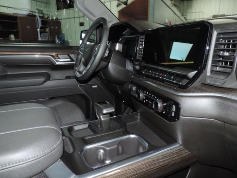 Used 2026 Chevrolet Silverado 1500 RST image 32