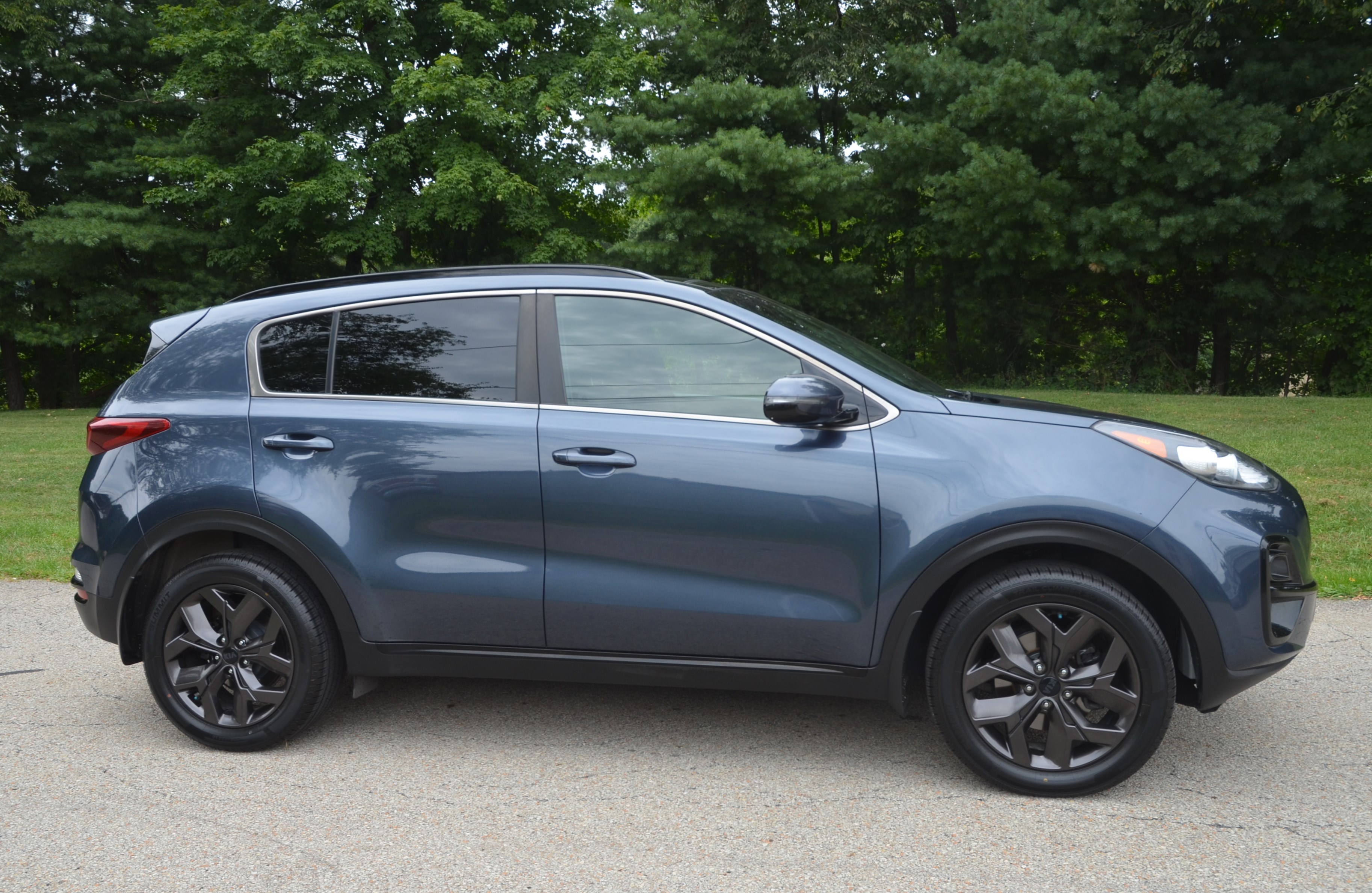 Used 2022 Kia Sportage AWD Nightfall Edition image 5
