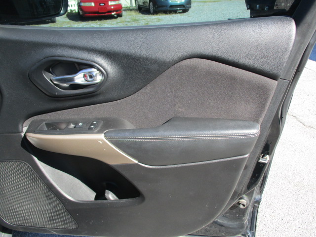 Used 2018 Jeep Cherokee FWD Latitude image 24