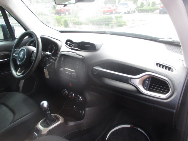 Used 2016 Jeep Renegade Latitude FWD image 16