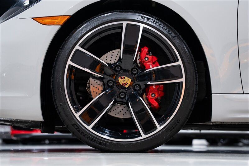Used 2019 Porsche 718 Cayman S RWD image 12