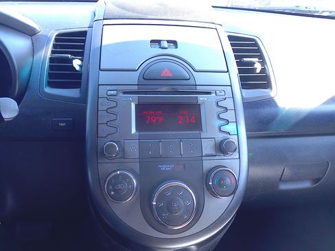 Used 2011 Kia Soul + image 15