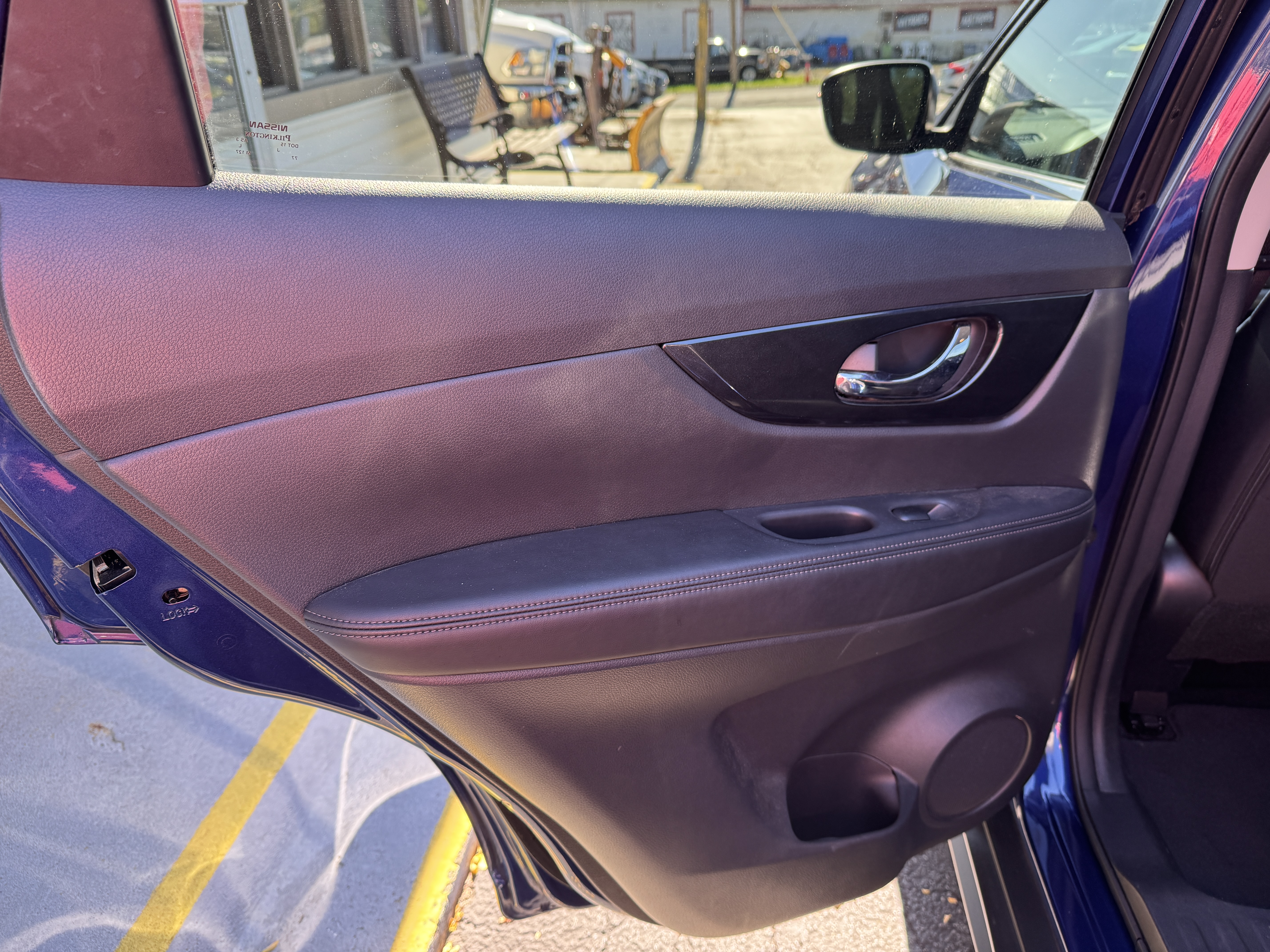 Used 2017 Nissan Rogue AWD SV image 11
