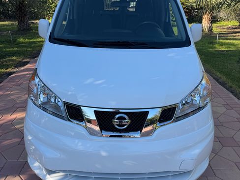 Used 2021 Nissan NV200 SV Van 4D FWD image 2