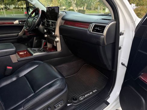 Used 2012 Lexus GX 460 Premium w/ Accessory Package AWD/4WD image 34