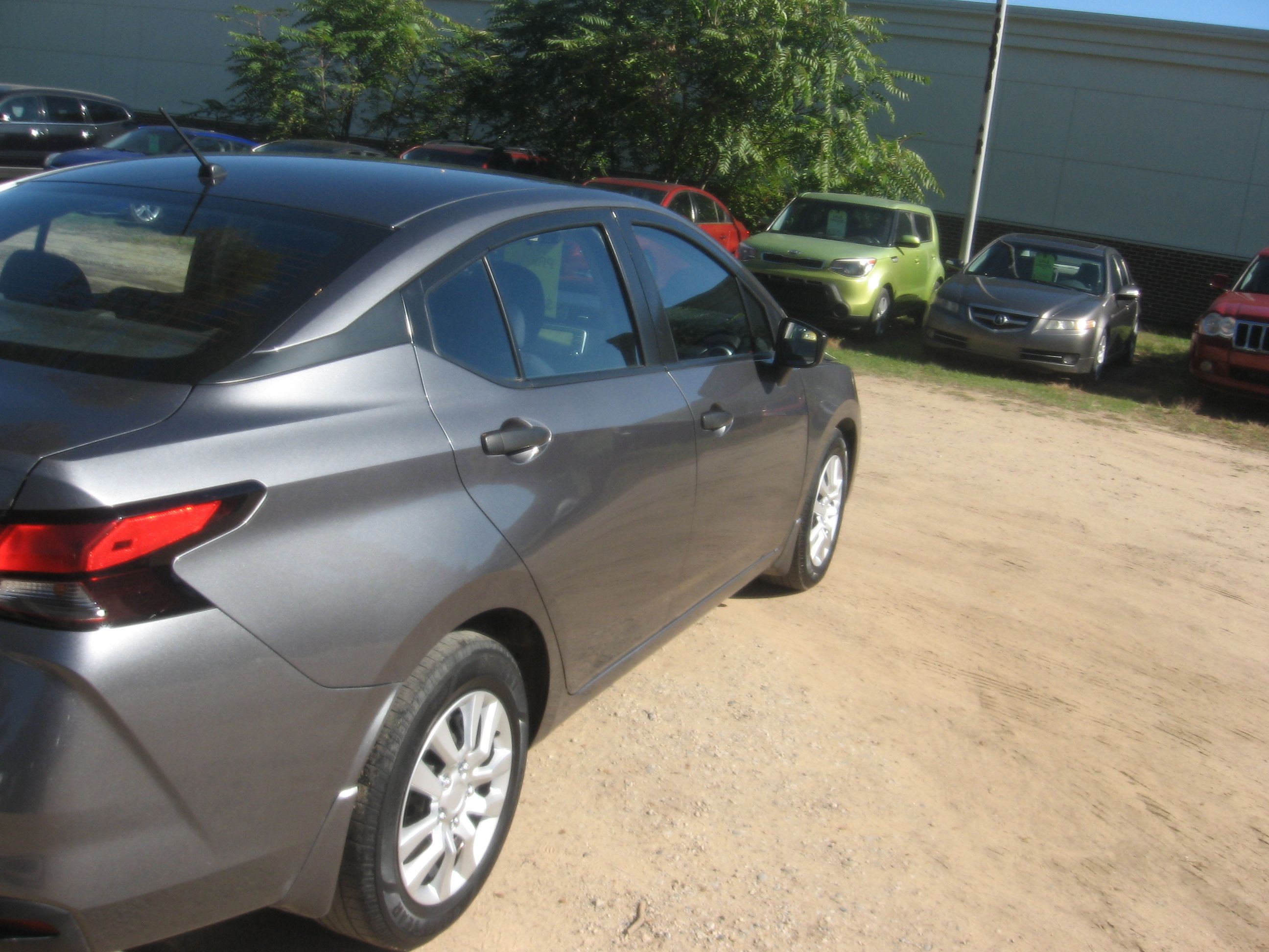 Used 2020 Nissan Versa S FWD image 4