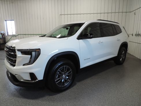 Used 2025 GMC Acadia Elevation image 2