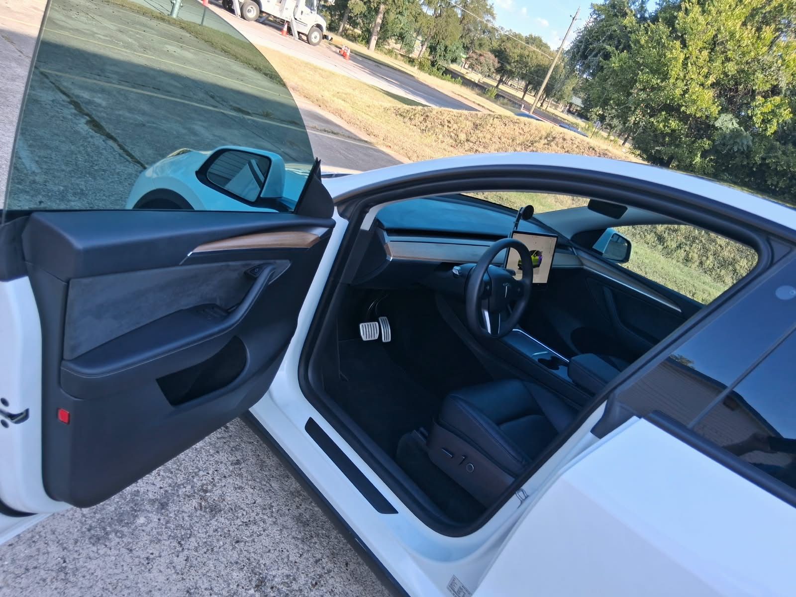 Used 2022 Tesla Model Y AWD Performance image 9