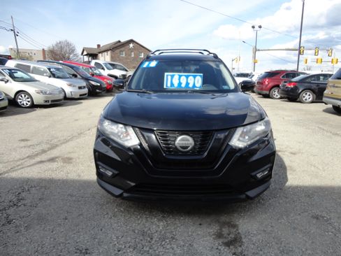 Used 2018 Nissan Rogue image 2